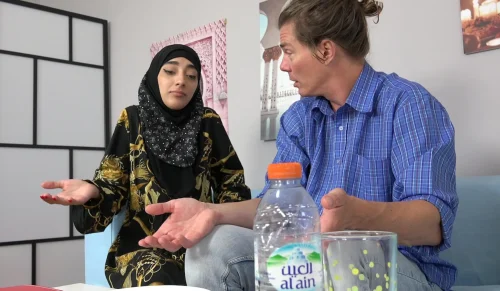 Sexy Muslim babe spreads her legs instead of cooking lunch – Lunita Galactica