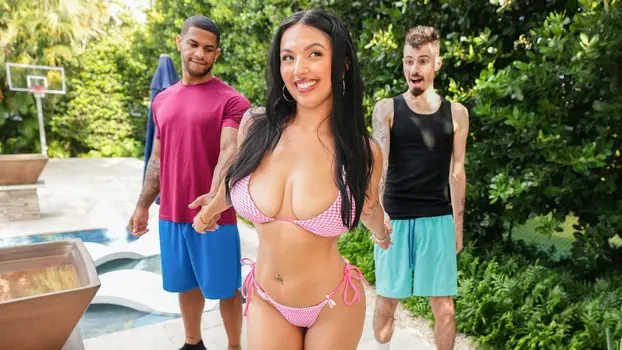 We Gonna Fuck in a Threesome D’oh – Ravyn Moore